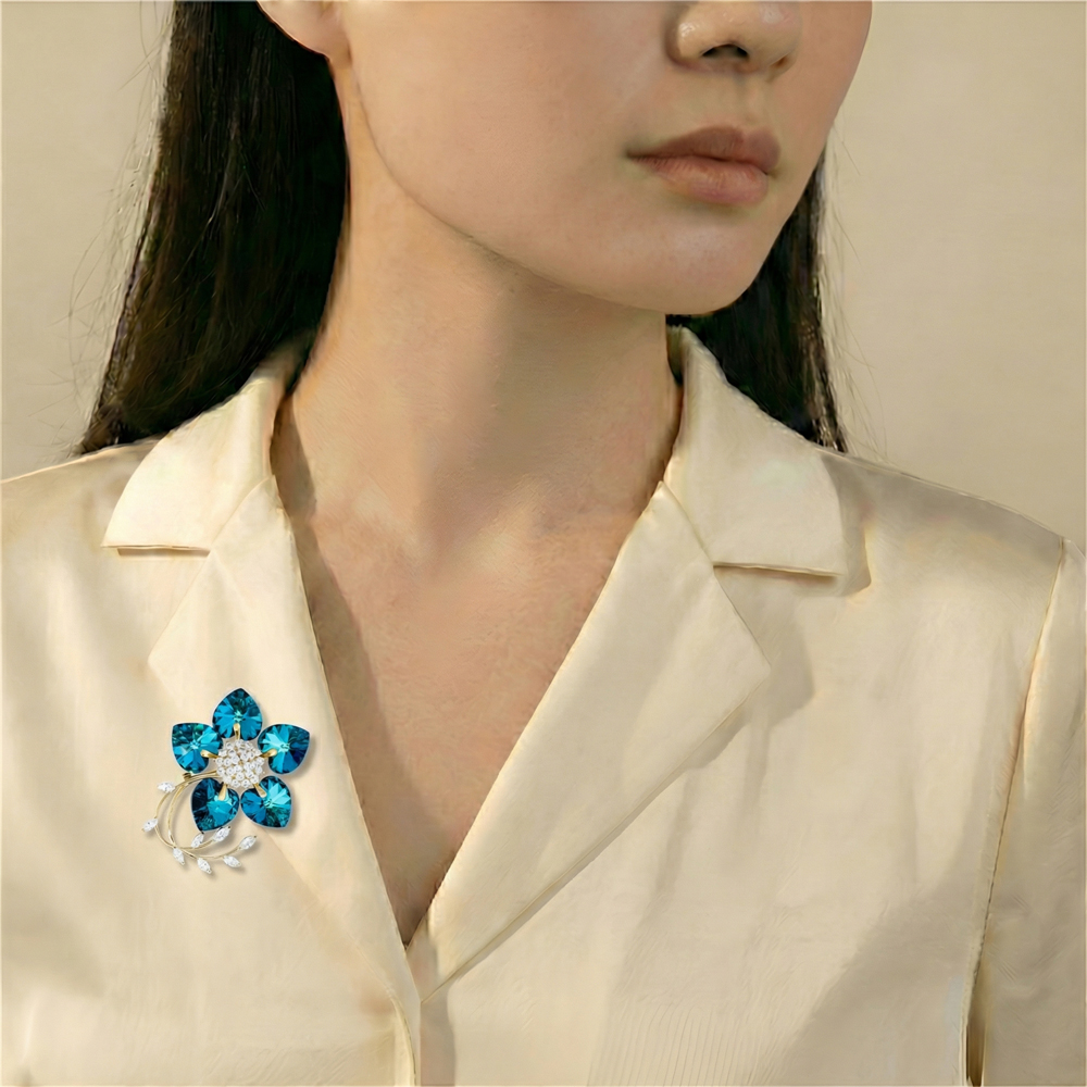 Fiore Luna Брошь Цветок Swarovski crystal + Zircon Fiore Luna XR10675F BL/G Арт.: XR10675F BL/G